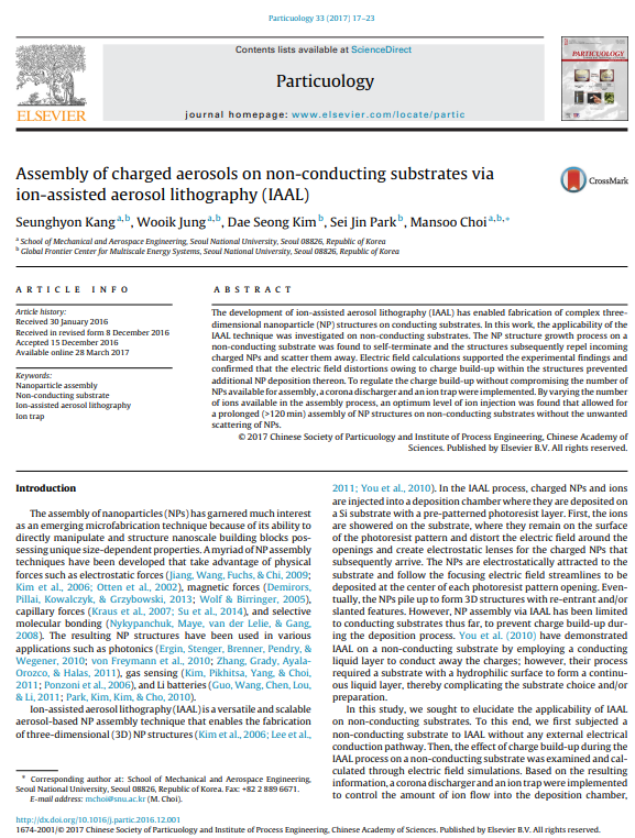 [Particuology] Assembly of charged aerosols on non-conducting substrates via ion-assisted aerosol lithography (IAAL) 이미지